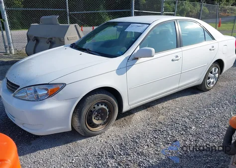 2004 Toyota Camry Le z USA, uszkodzony, nr VIN 4T1BE32K84U363179